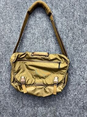 Briggs and Riley Excursion Messenger Bag convertible messenger travel BM102-27